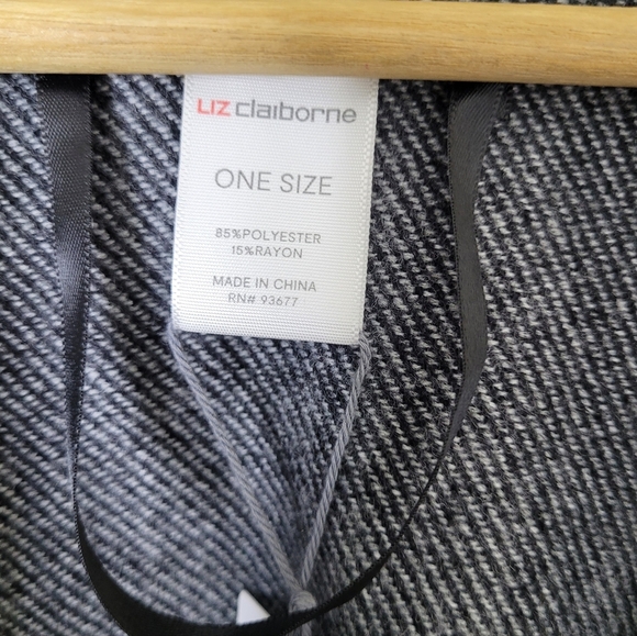 NWT Liz Claiborne Black and White Open Front Sweater Shawl OS Preppy Soft Knit - Picture 7 of 8